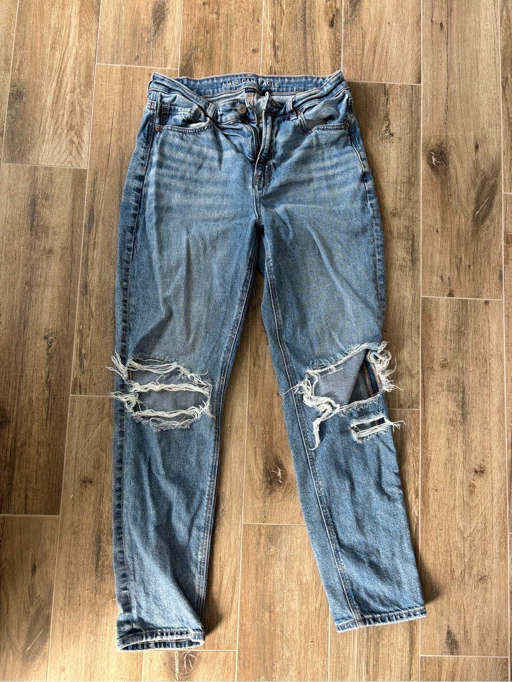 American Eagle Outfitters Light Blue Distressed Boyfriend Jeans